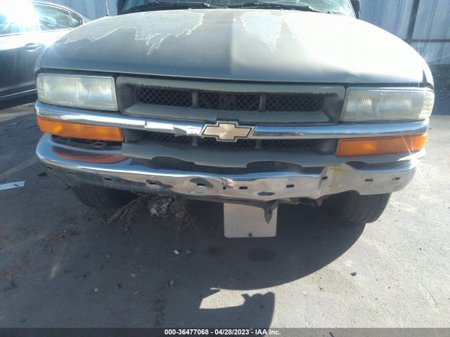 2001 CHEVROLET BLAZER LS VIN: 1GNDT13W012228320