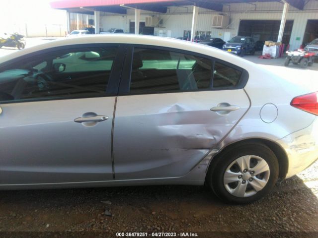 KNAFK4A66F5425469 KIA FORTE LX
