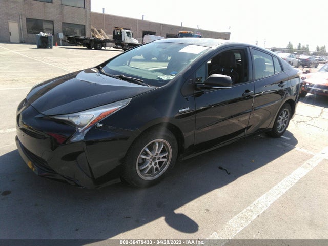 Toyota Prius Two 2016 JTDKBRFUXG3001067 Image 2