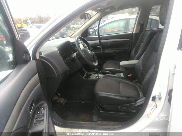 JA4AD3A30FZ013767 Mitsubishi Outlander Se