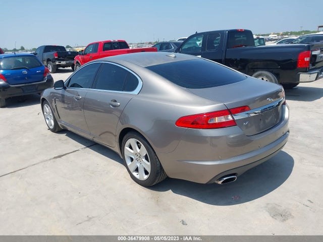 2011 JAGUAR XF SAJWA0FB7BLR94522 Photo 2
