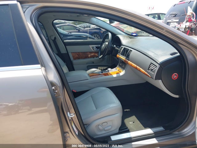 2011 JAGUAR XF SAJWA0FB7BLR94522 Photo 4