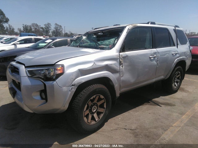 Toyota 4RUNNER SR5 2020 JTEBU5JR9L5737806 Image 2