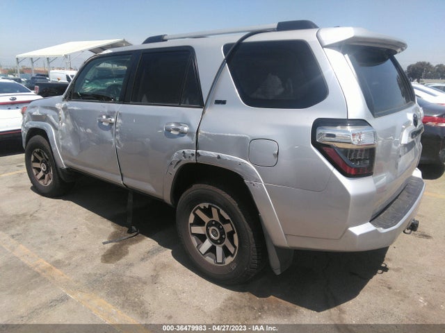 Toyota 4RUNNER SR5 2020 JTEBU5JR9L5737806 Image 3