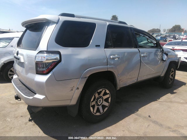 Toyota 4RUNNER SR5 2020 JTEBU5JR9L5737806 Image 4