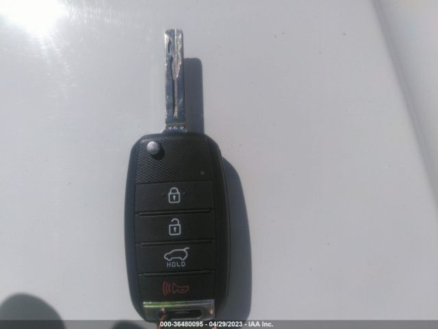 KNDPMCAC7H7219215 KIA Sportage Lx