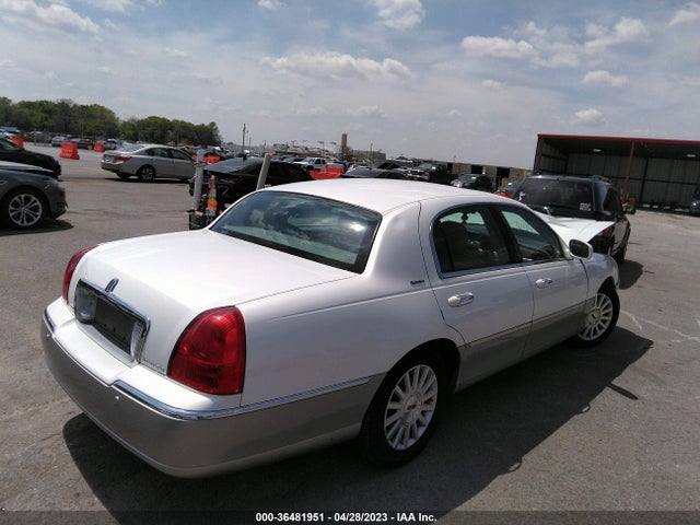 2003 LINCOLN TOWN CAR SIGNATURE VIN: 1LNHM82W03Y622140
