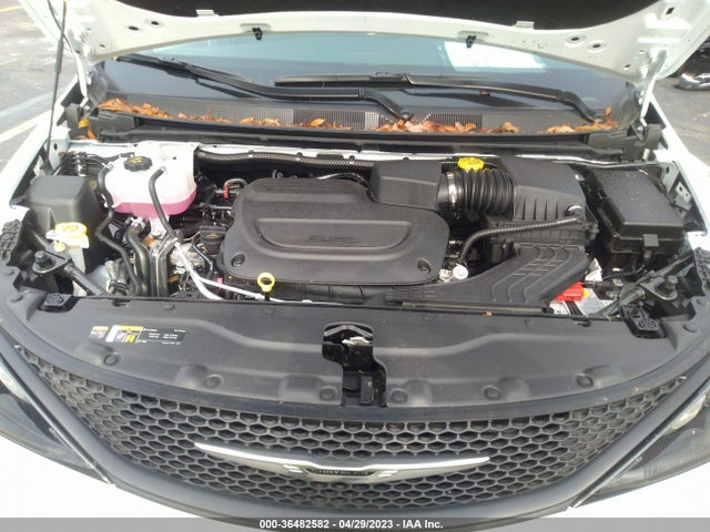 2C4RC1CG3NR211512 Chrysler Voyager Lx