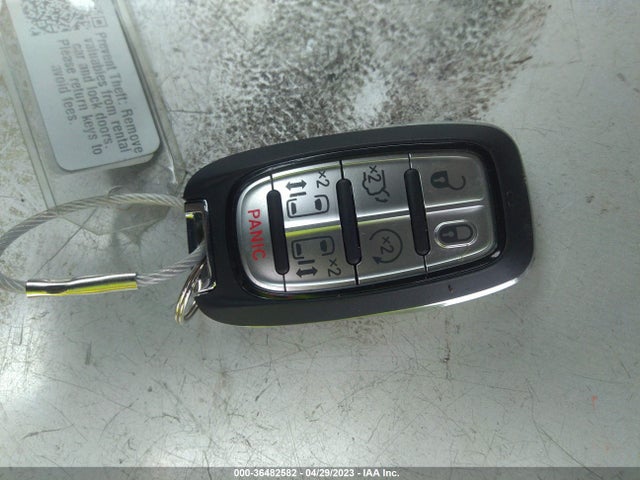 2C4RC1CG3NR211512 Chrysler Voyager Lx