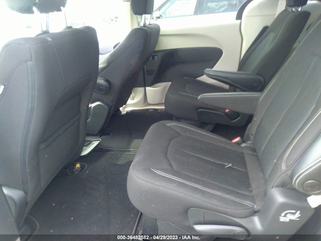 2C4RC1CG3NR211512 Chrysler Voyager Lx