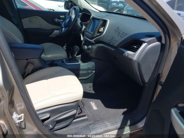 1C4PJLCS7HW661592 Jeep Cherokee Latitude