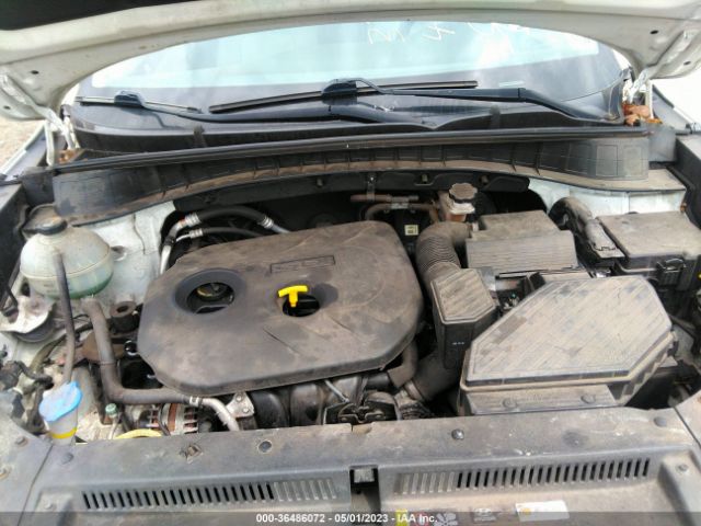 KM8J23A48HU265900 Hyundai TUCSON SE
