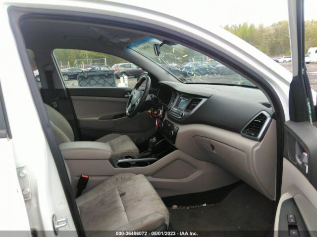KM8J23A48HU265900 Hyundai TUCSON SE