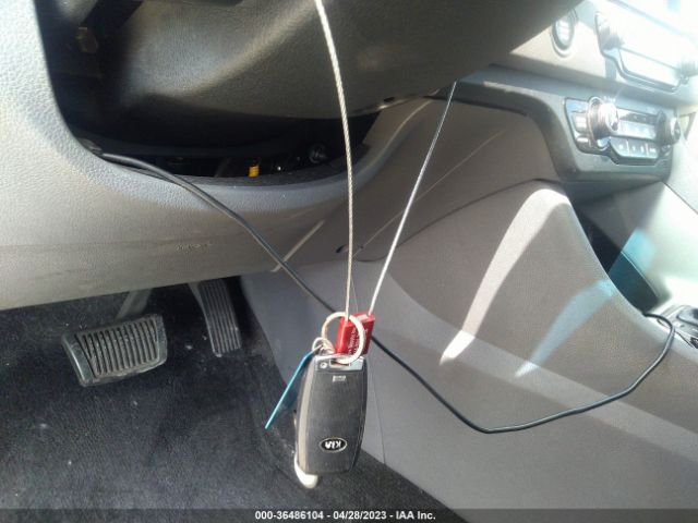 KNDCB3LC1H5098906 KIA NIRO LX