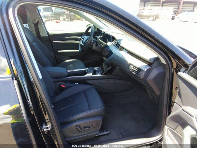 2021 Audi e-tron, VIN: WA1AAAGE2MB021705