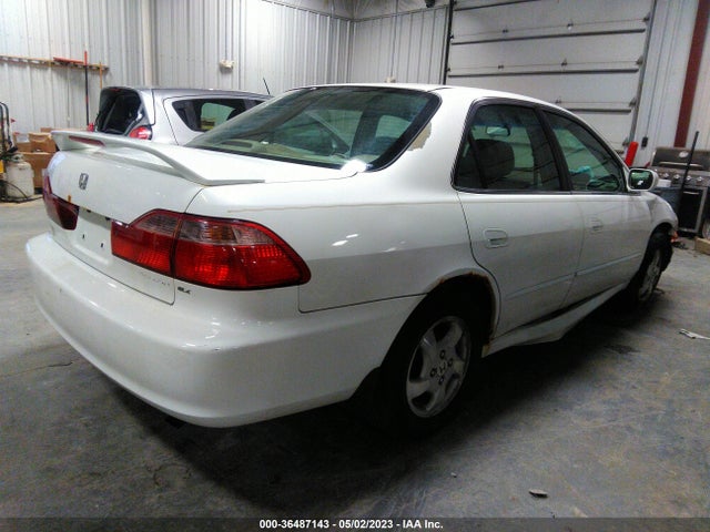 1998 HONDA ACCORD SDN EX VIN: 1HGCG5657WA221284