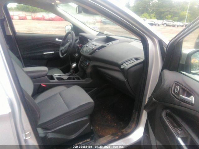 1FMCU0GD7JUD23476 Ford ESCAPE SE