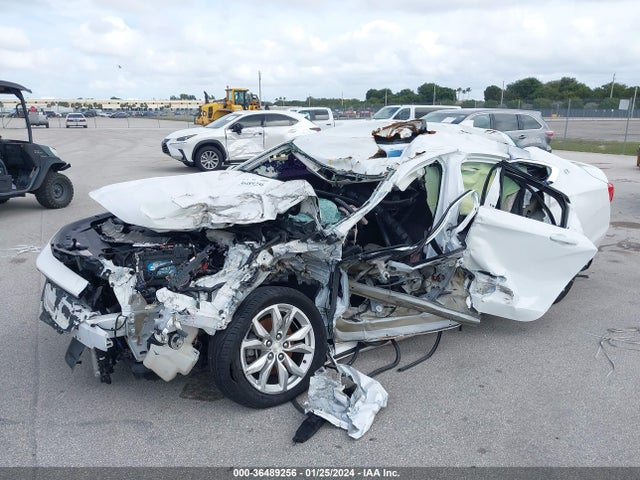 Chevrolet IMPALA 1LT 2017 2G1105SA2H9165291 Image 2