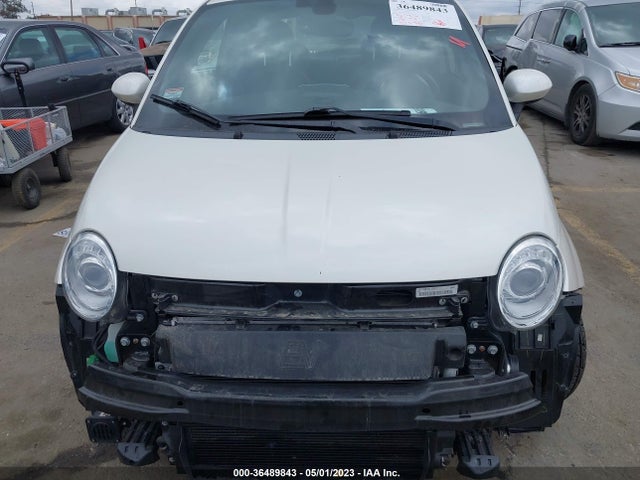 2017 Fiat 500e, VIN: 3C3CFFGE2HT565451