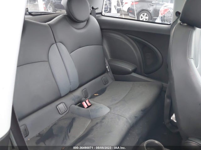2010 MINI COOPER HARDTOP VIN: WMWMF3C55ATZ66138