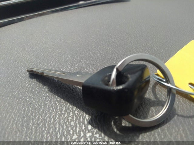 2005 ACURA RL VIN: JH4KB16575C015286