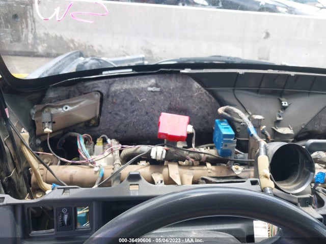 2004 SCION XB VIN: JTLKT334240139654