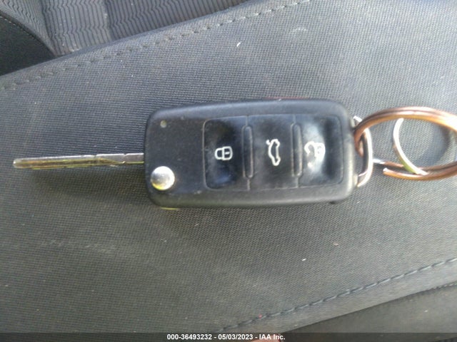 Volkswagen Beetle Coupe 2.5l Entry 2014 3VWFP7AT5EM623333 Image 3
