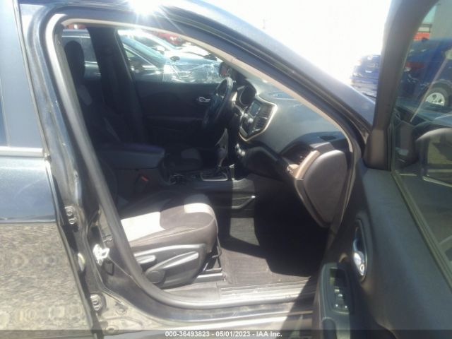 1C4PJLAS5GW376200 Jeep Cherokee Sport