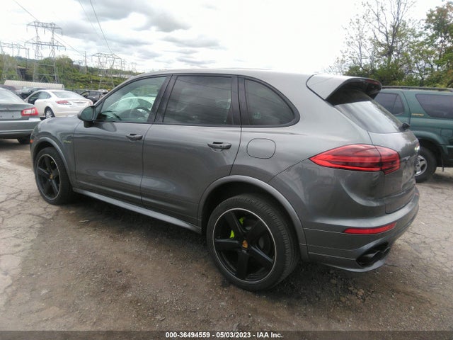 2016 Porsche Cayenne, VIN: WP1AE2A20GLA59574