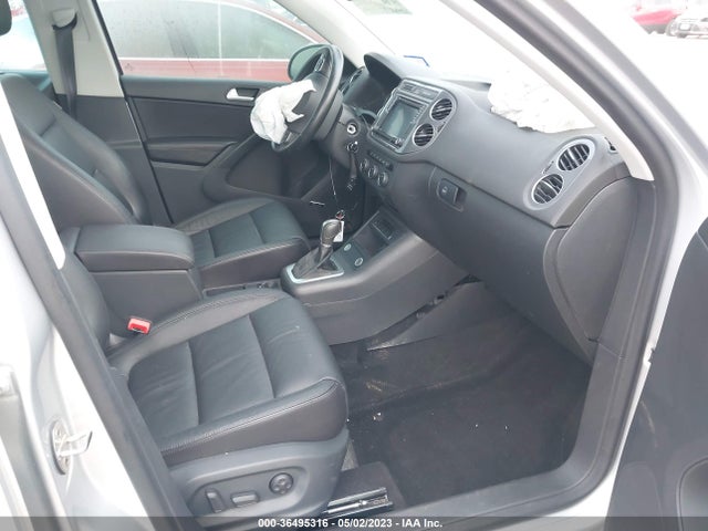 WVGVV7AXXHK022031 Volkswagen Tiguan Sel