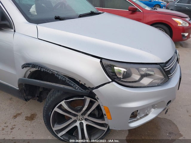 WVGVV7AXXHK022031 Volkswagen Tiguan Sel