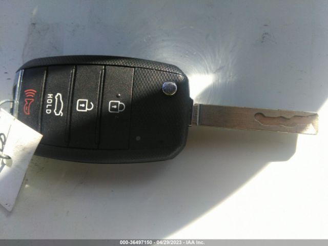 3KPA25AD2ME402175 KIA Rio 5-door S