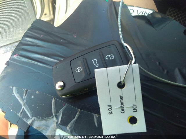2011 VOLKSWAGEN TIGUAN SEL W/PREMIUM NAVI VIN: WVGAV7AX3BW539010