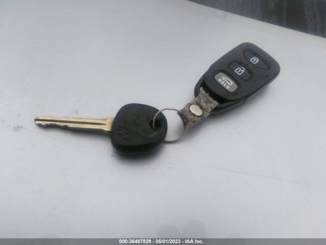 2013 HYUNDAI ELANTRA GLS VIN: 5NPDH4AE1DH277714