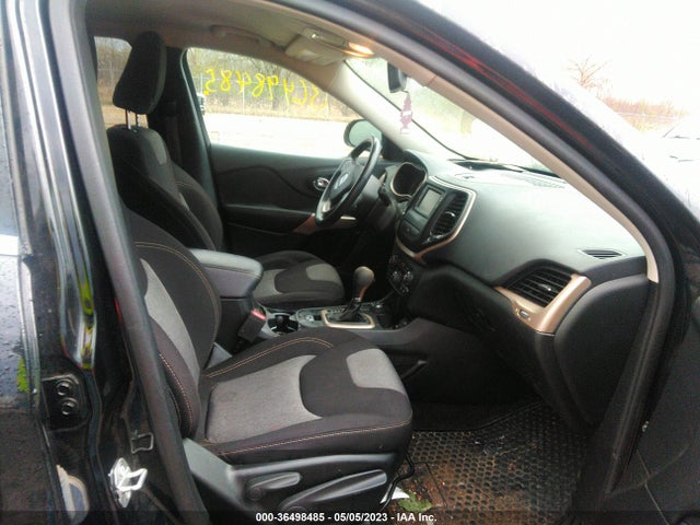 1C4PJMCX2JD615039 Jeep Cherokee Latitude