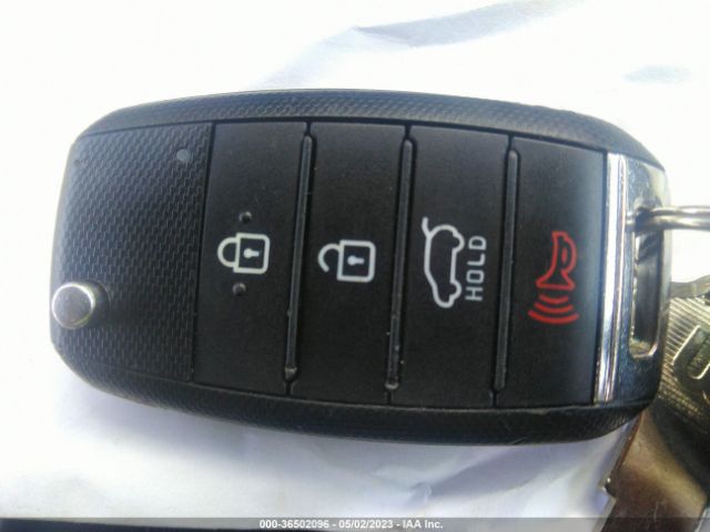 KNDPMCAC1H7215483 KIA Sportage Lx