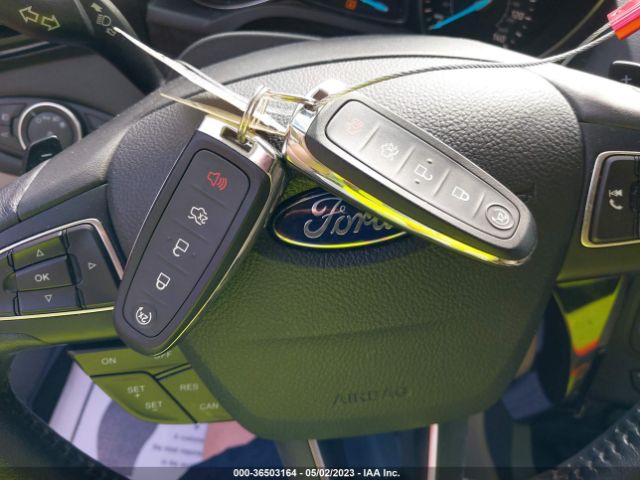 1FMCU0J97HUD81764 Ford Escape Titanium
