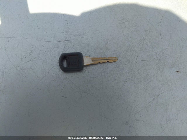 1998 GMC SIERRA 1500 VIN: 2GTEC19M8W1561455