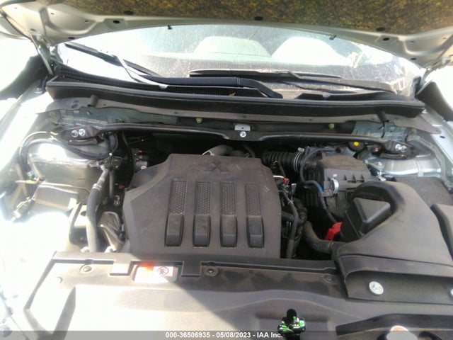 JA4ATUAA5NZ034765 Mitsubishi Eclipse Cross Es