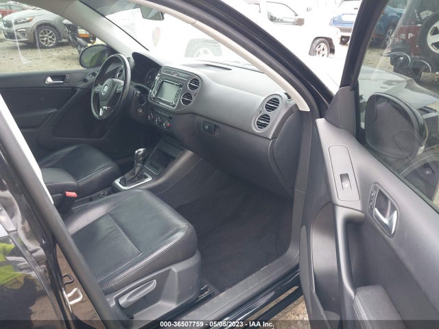 WVGAV7AX6FW615681 Volkswagen TIGUAN S