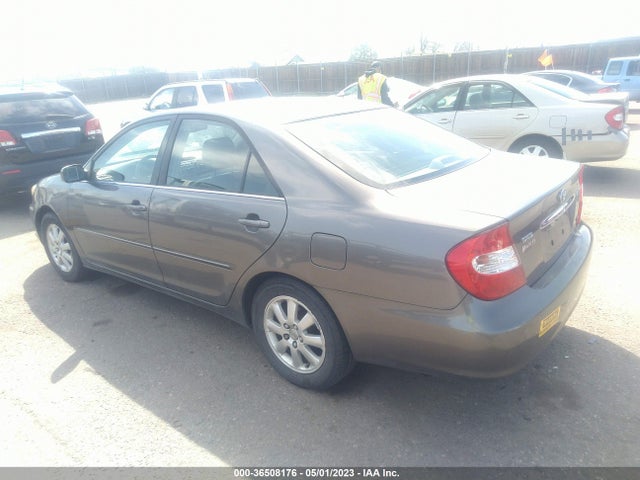 2002 TOYOTA CAMRY XLE VIN: JTDBF30K820020459