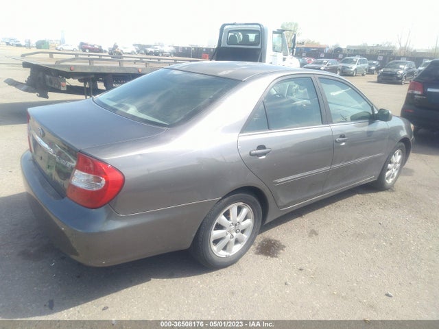 2002 TOYOTA CAMRY XLE VIN: JTDBF30K820020459