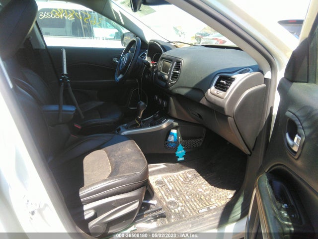 3C4NJDBB8JT150600 Jeep Compass Latitude