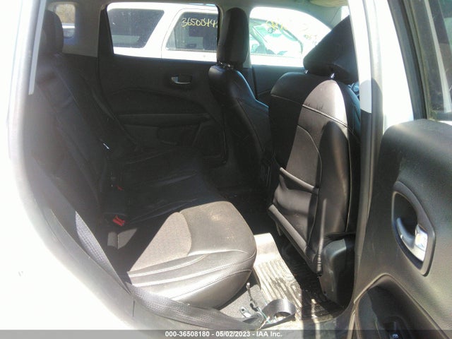 3C4NJDBB8JT150600 Jeep Compass Latitude