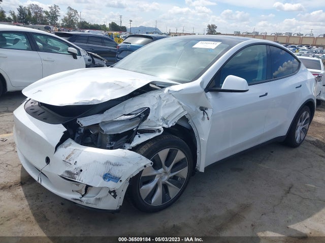 Tesla Model Y Long Range 2021 5YJYGDEE2MF180633 Image 2
