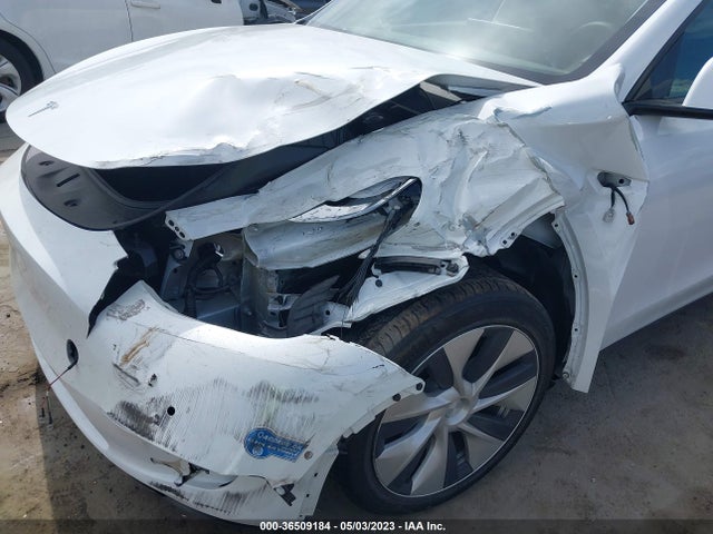 Tesla Model Y Long Range 2021 5YJYGDEE2MF180633 Image 8