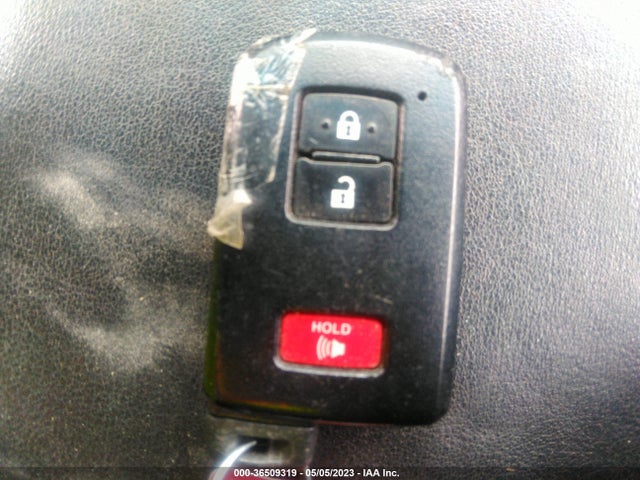 Toyota Prius V Two/five/three/four 2017 JTDZN3EUXHJ055874 Image 3