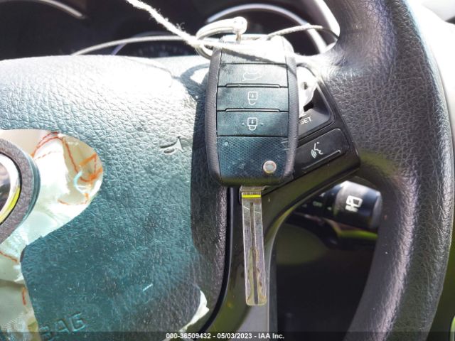 5XYKT3A66FG660146 KIA SORENTO LX