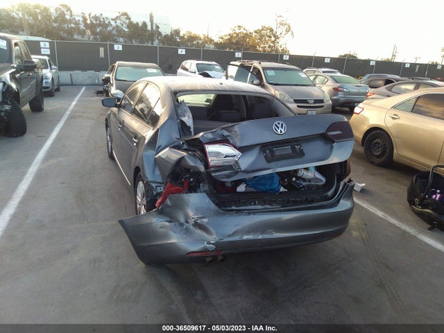 3VW2K7AJ4EM311483 Volkswagen Jetta Sedan S