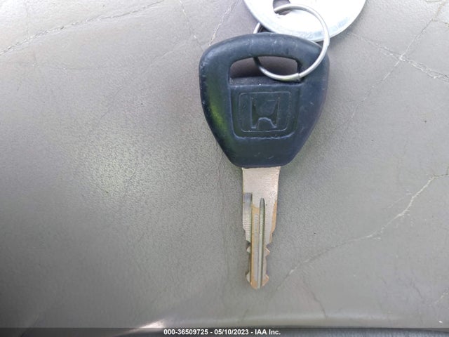 2000 HONDA ACCORD SDN EX W/LEATHER VIN: 1HGCG5665YA013500